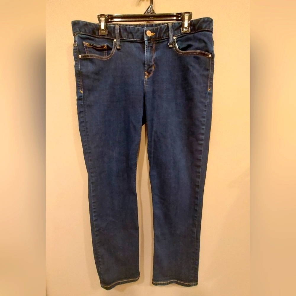 Gap Ladies Straight Leg Dark Wash Jeans EUC